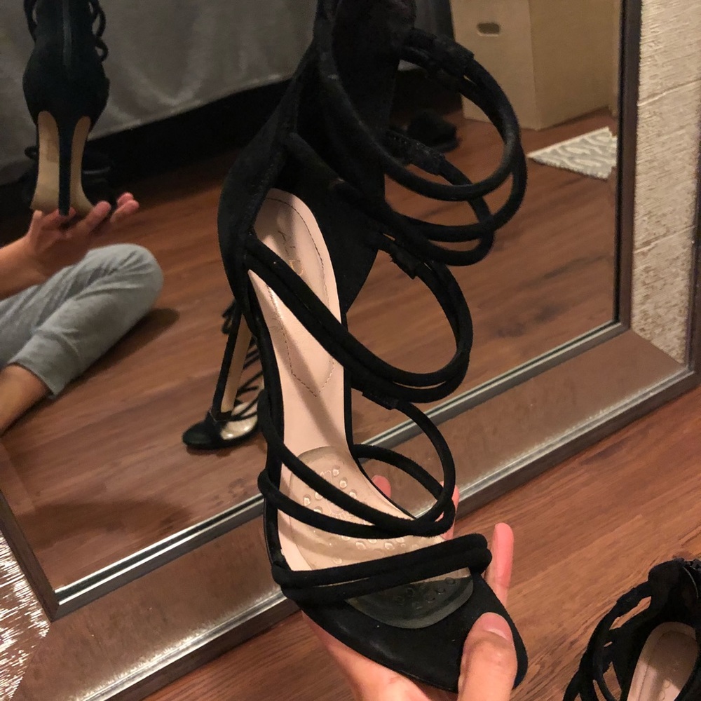 black heels - Picture 5 of 8